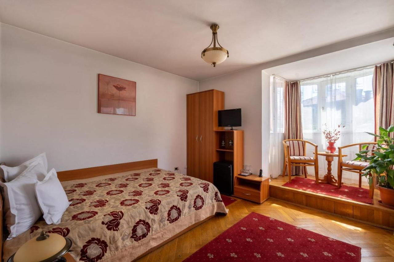 Villa-Hotel Escala Kluż-Napoka Zewnętrze zdjęcie