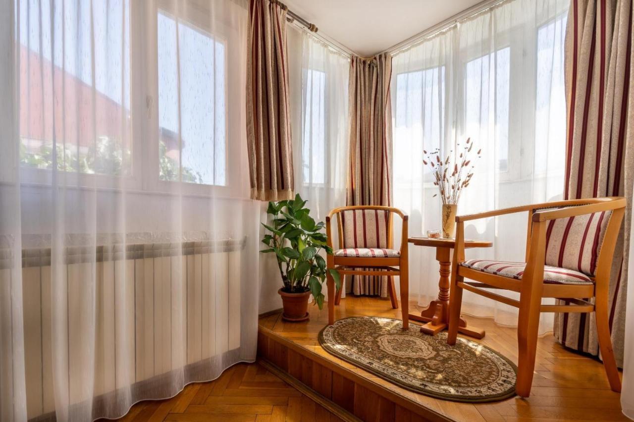 Villa-Hotel Escala Kluż-Napoka Zewnętrze zdjęcie
