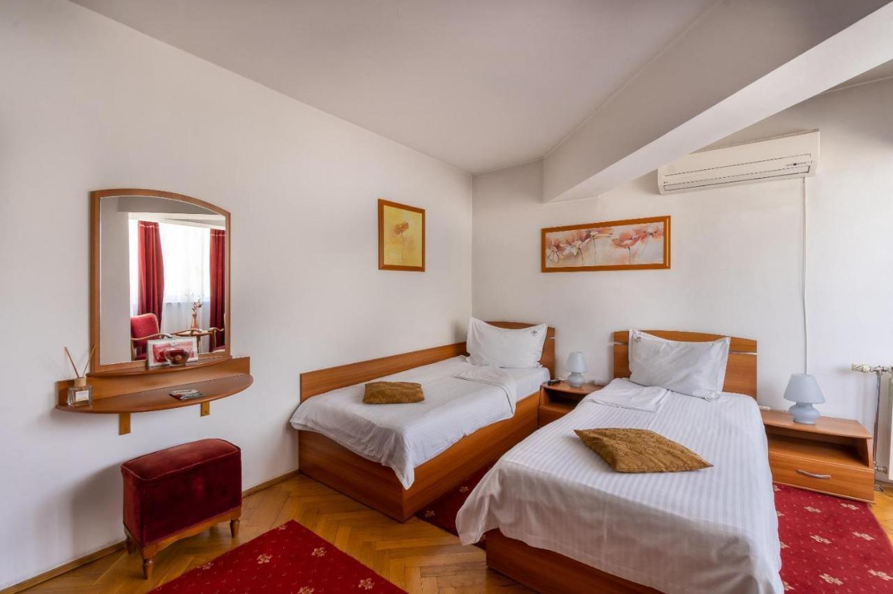 Villa-Hotel Escala Kluż-Napoka Zewnętrze zdjęcie