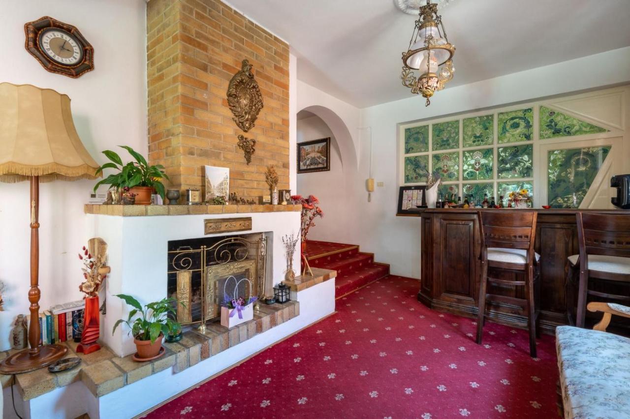 Villa-Hotel Escala Kluż-Napoka Zewnętrze zdjęcie