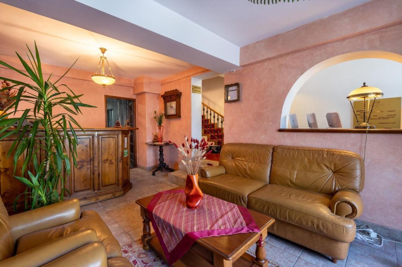 Villa-Hotel Escala Kluż-Napoka Zewnętrze zdjęcie