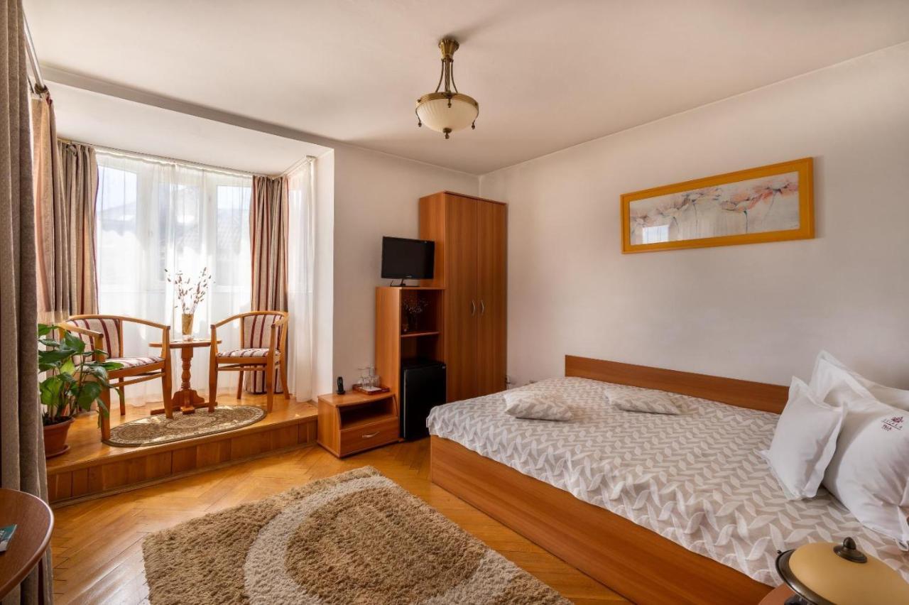 Villa-Hotel Escala Kluż-Napoka Zewnętrze zdjęcie