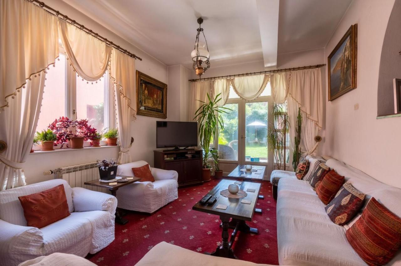 Villa-Hotel Escala Kluż-Napoka Zewnętrze zdjęcie