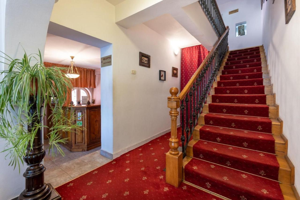 Villa-Hotel Escala Kluż-Napoka Zewnętrze zdjęcie