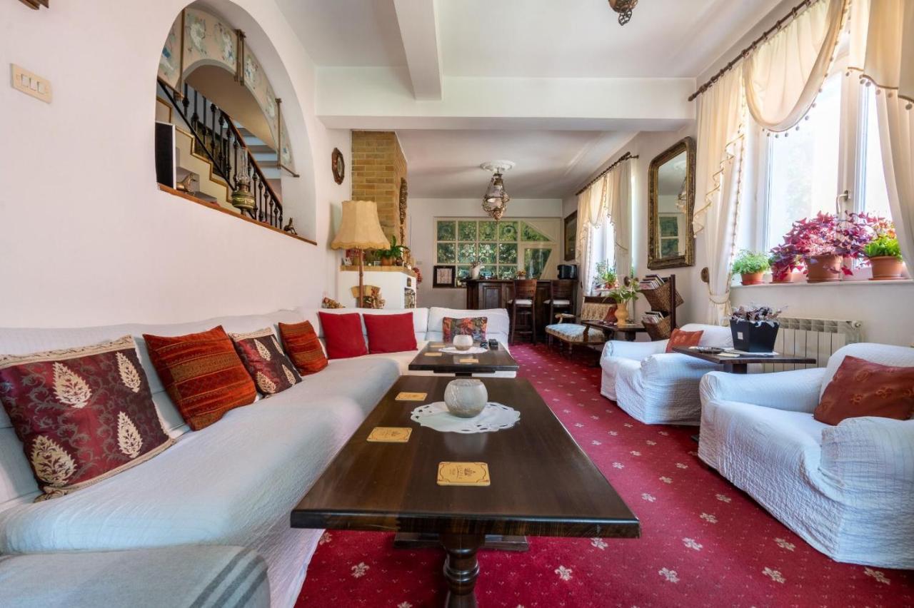 Villa-Hotel Escala Kluż-Napoka Zewnętrze zdjęcie