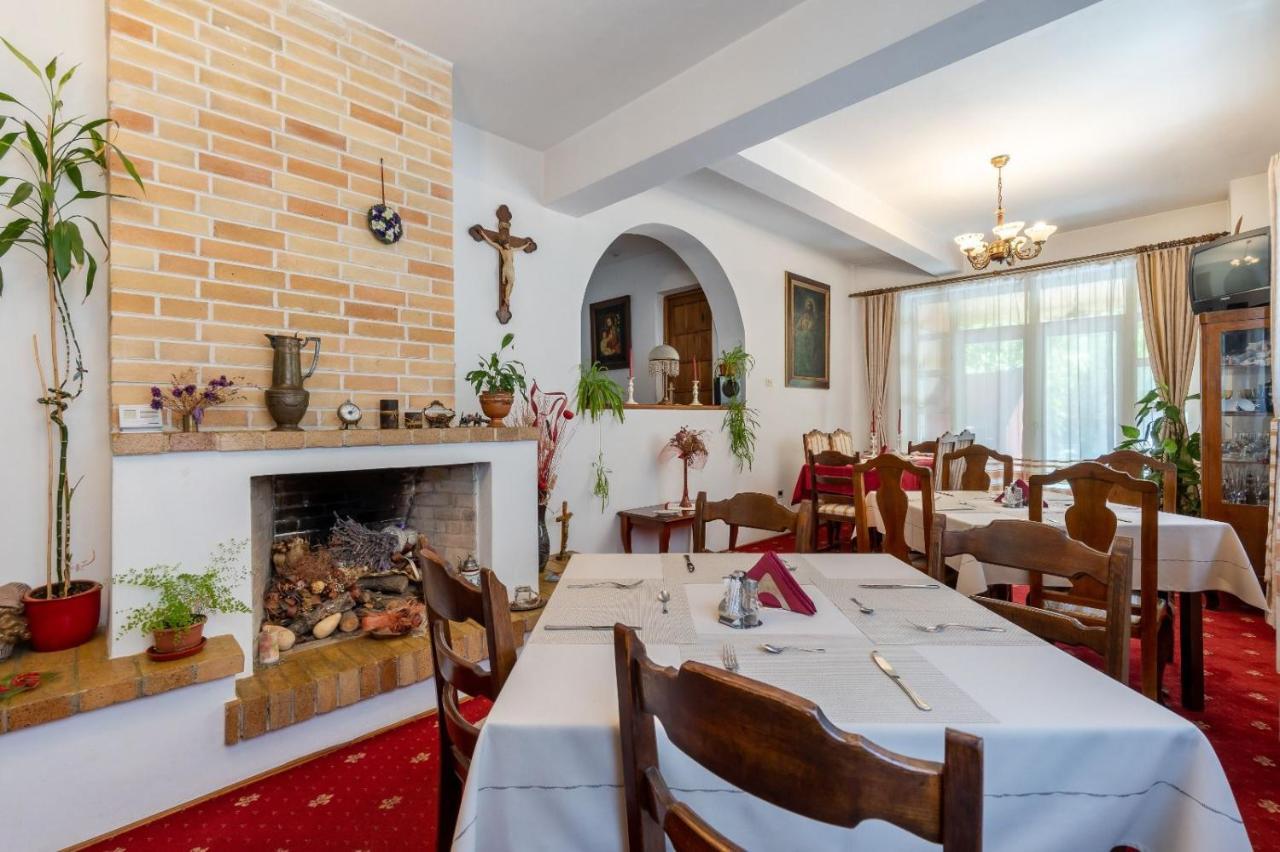 Villa-Hotel Escala Kluż-Napoka Zewnętrze zdjęcie