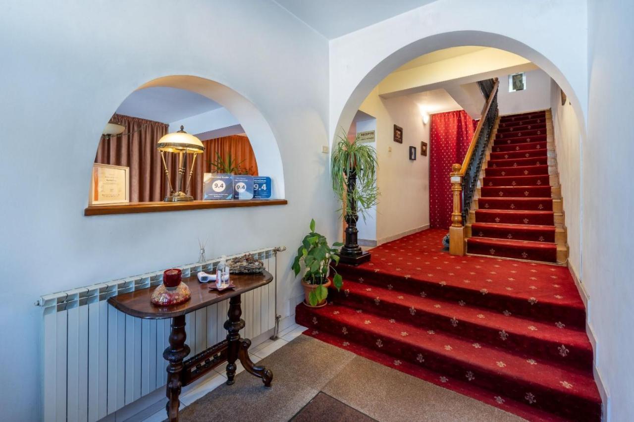 Villa-Hotel Escala Kluż-Napoka Zewnętrze zdjęcie