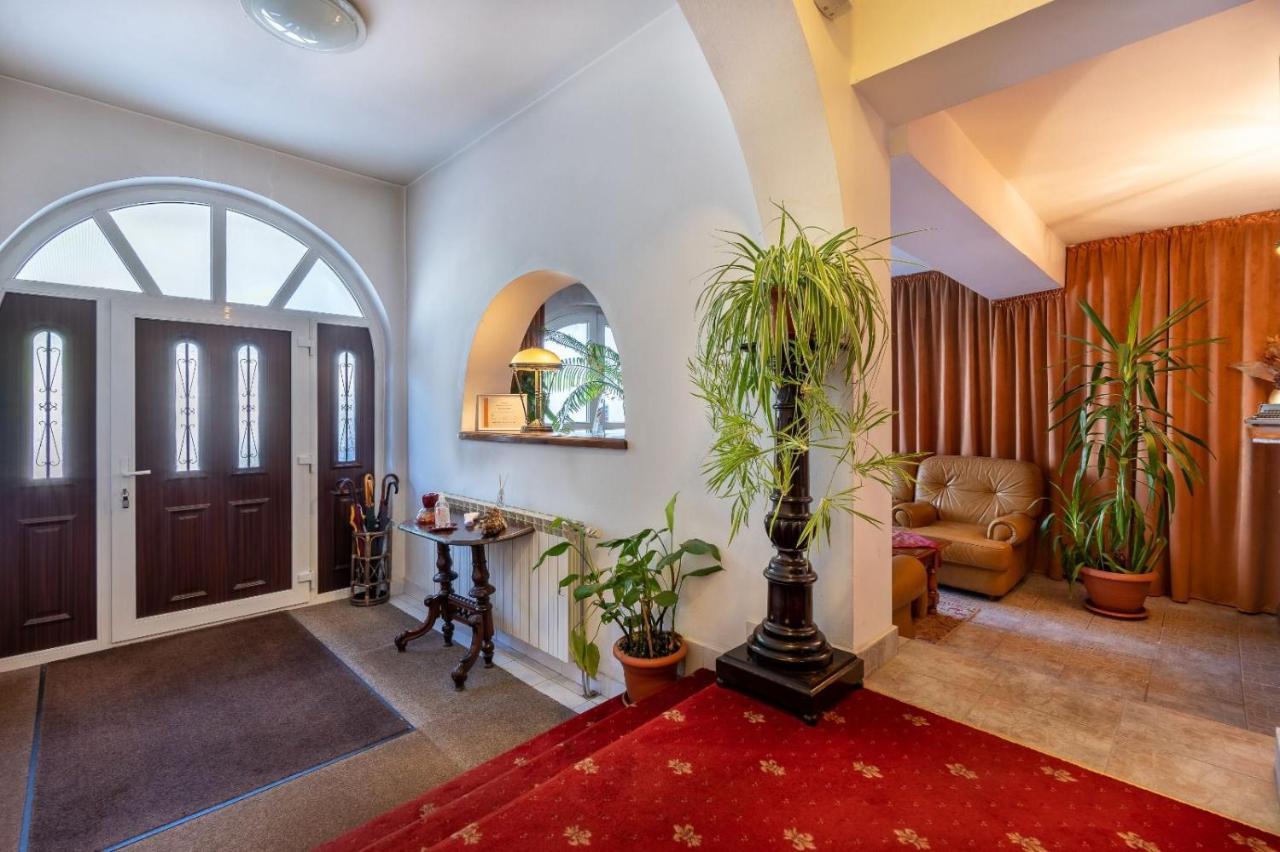 Villa-Hotel Escala Kluż-Napoka Zewnętrze zdjęcie