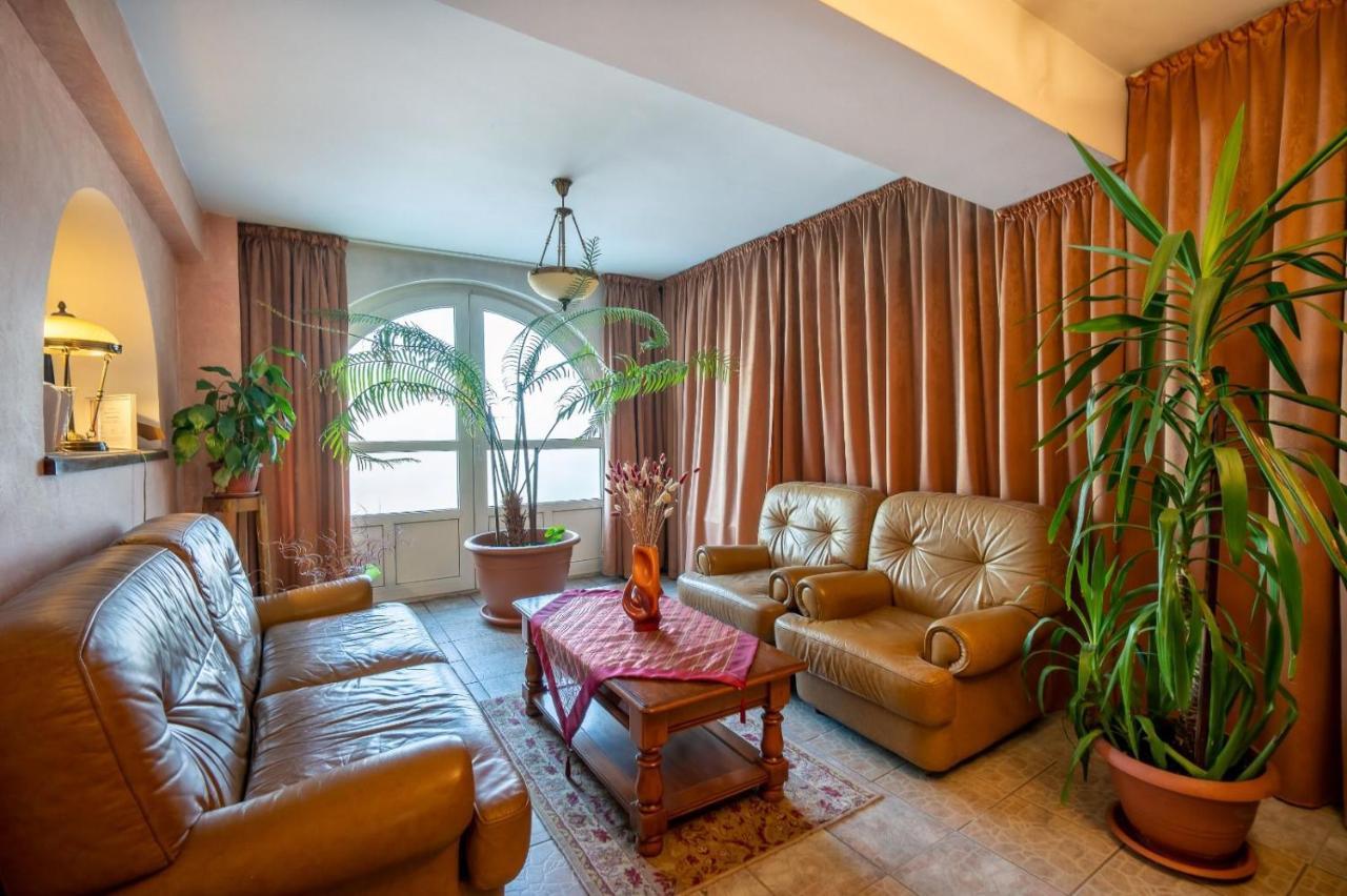 Villa-Hotel Escala Kluż-Napoka Zewnętrze zdjęcie