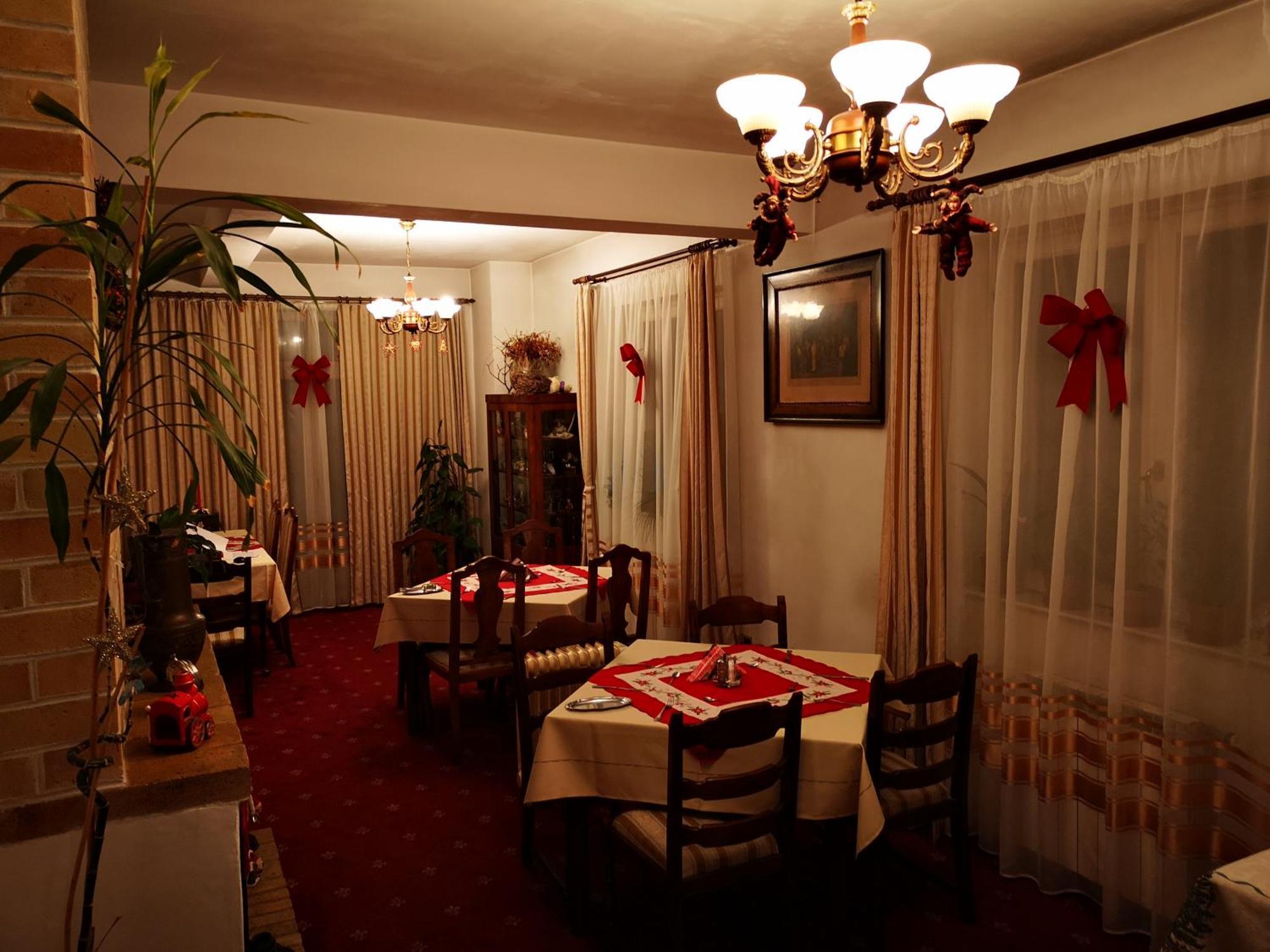 Villa-Hotel Escala Kluż-Napoka Zewnętrze zdjęcie
