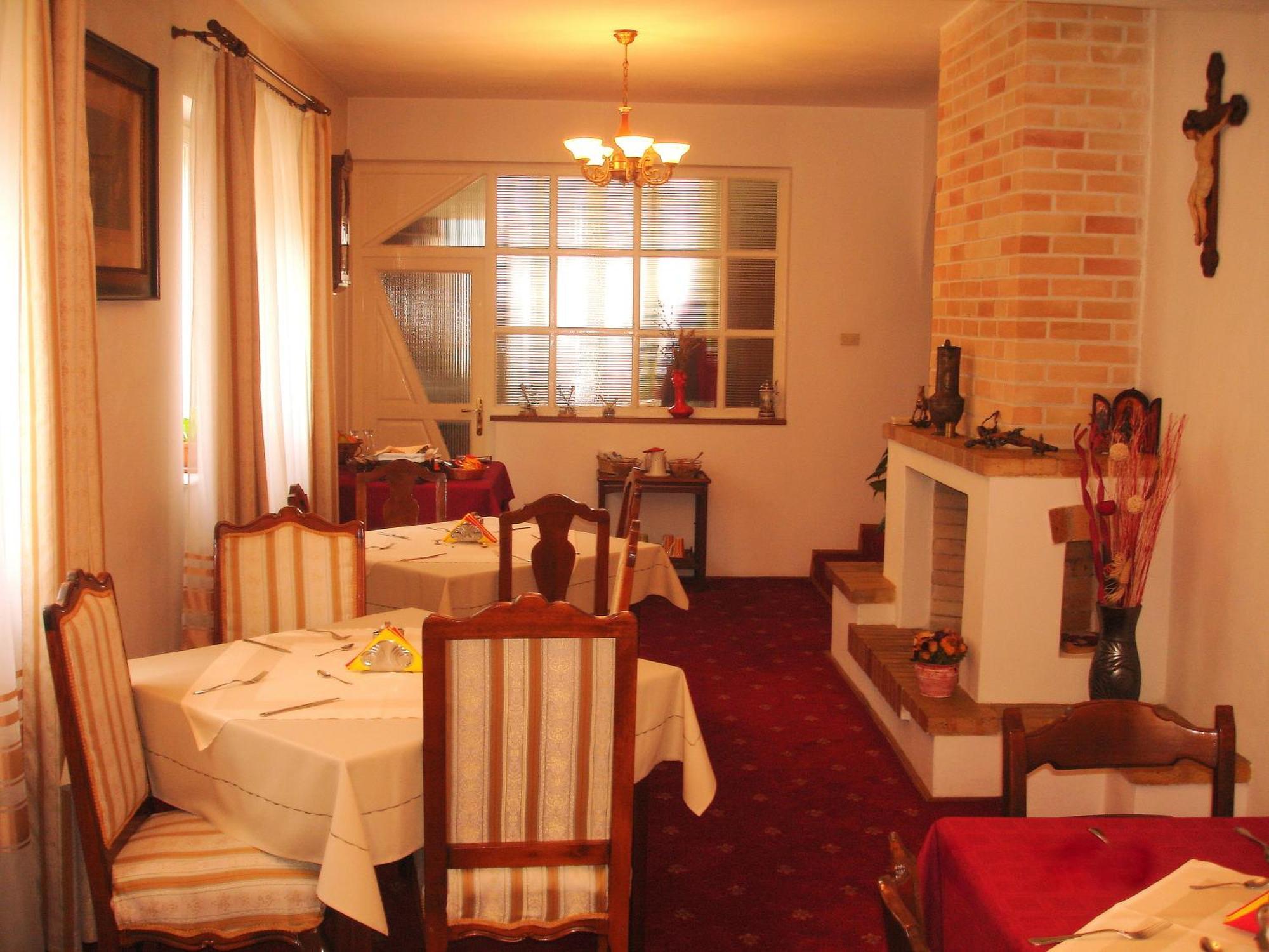 Villa-Hotel Escala Kluż-Napoka Zewnętrze zdjęcie