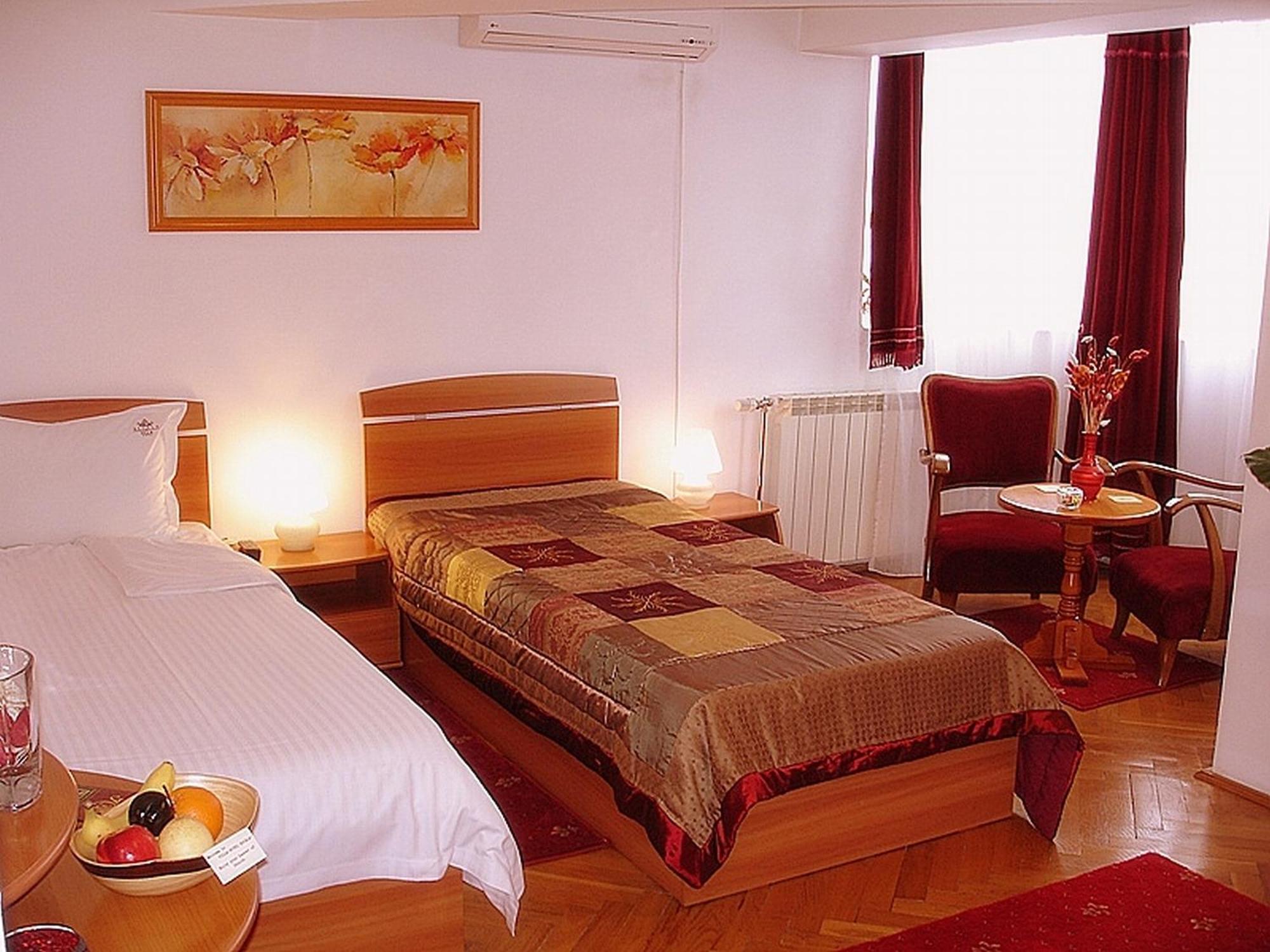 Villa-Hotel Escala Kluż-Napoka Zewnętrze zdjęcie