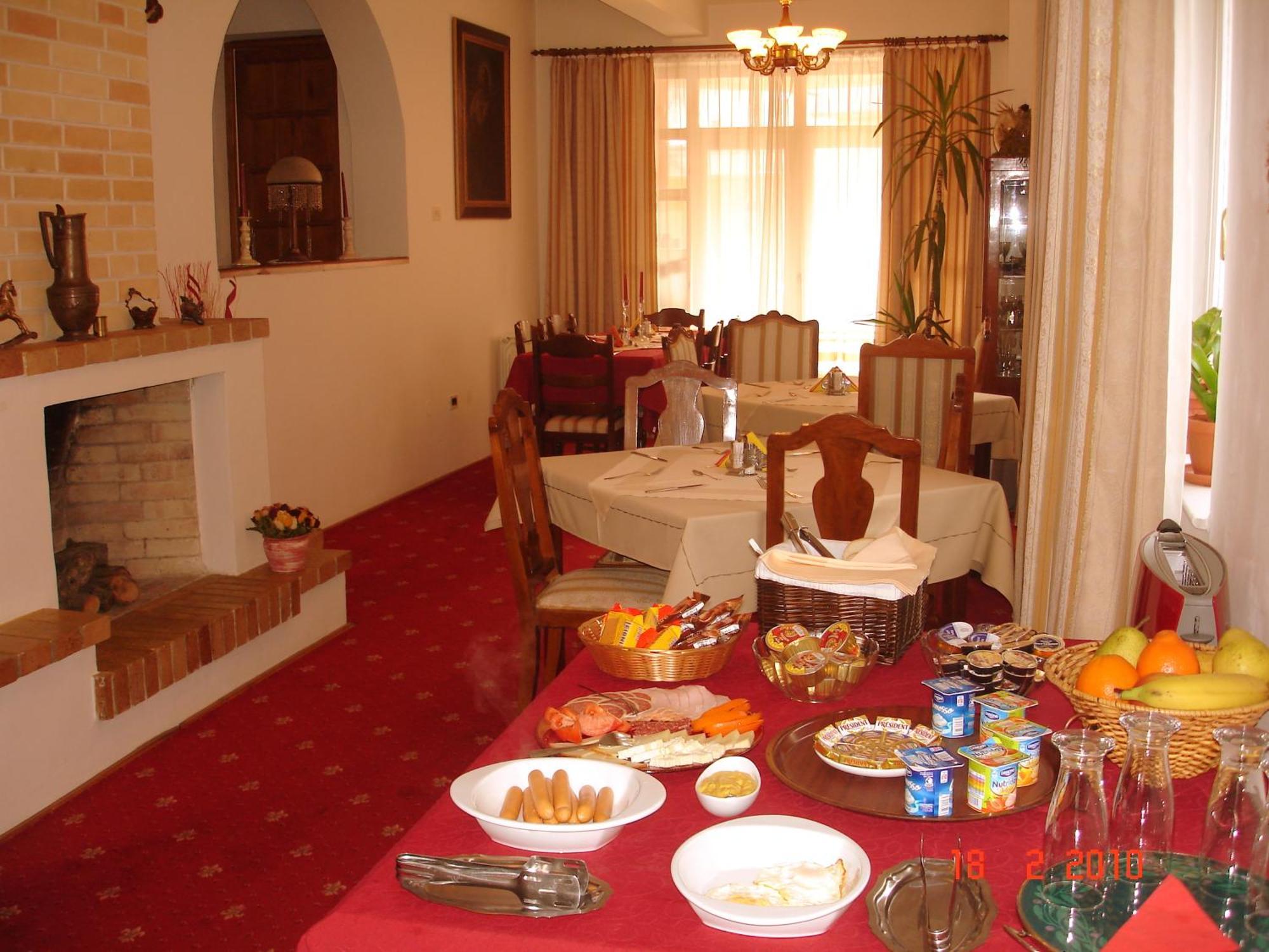 Villa-Hotel Escala Kluż-Napoka Zewnętrze zdjęcie