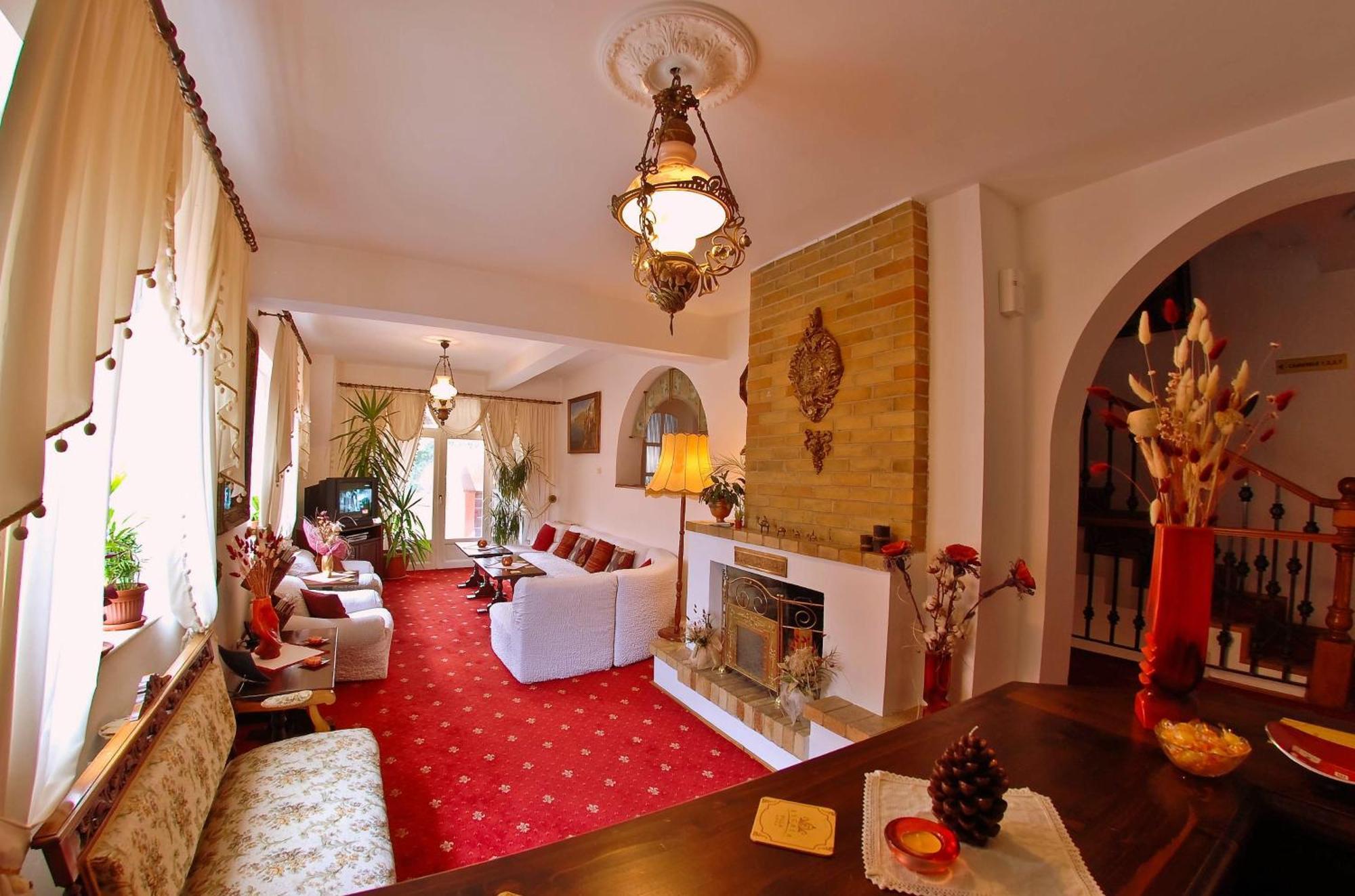 Villa-Hotel Escala Kluż-Napoka Zewnętrze zdjęcie