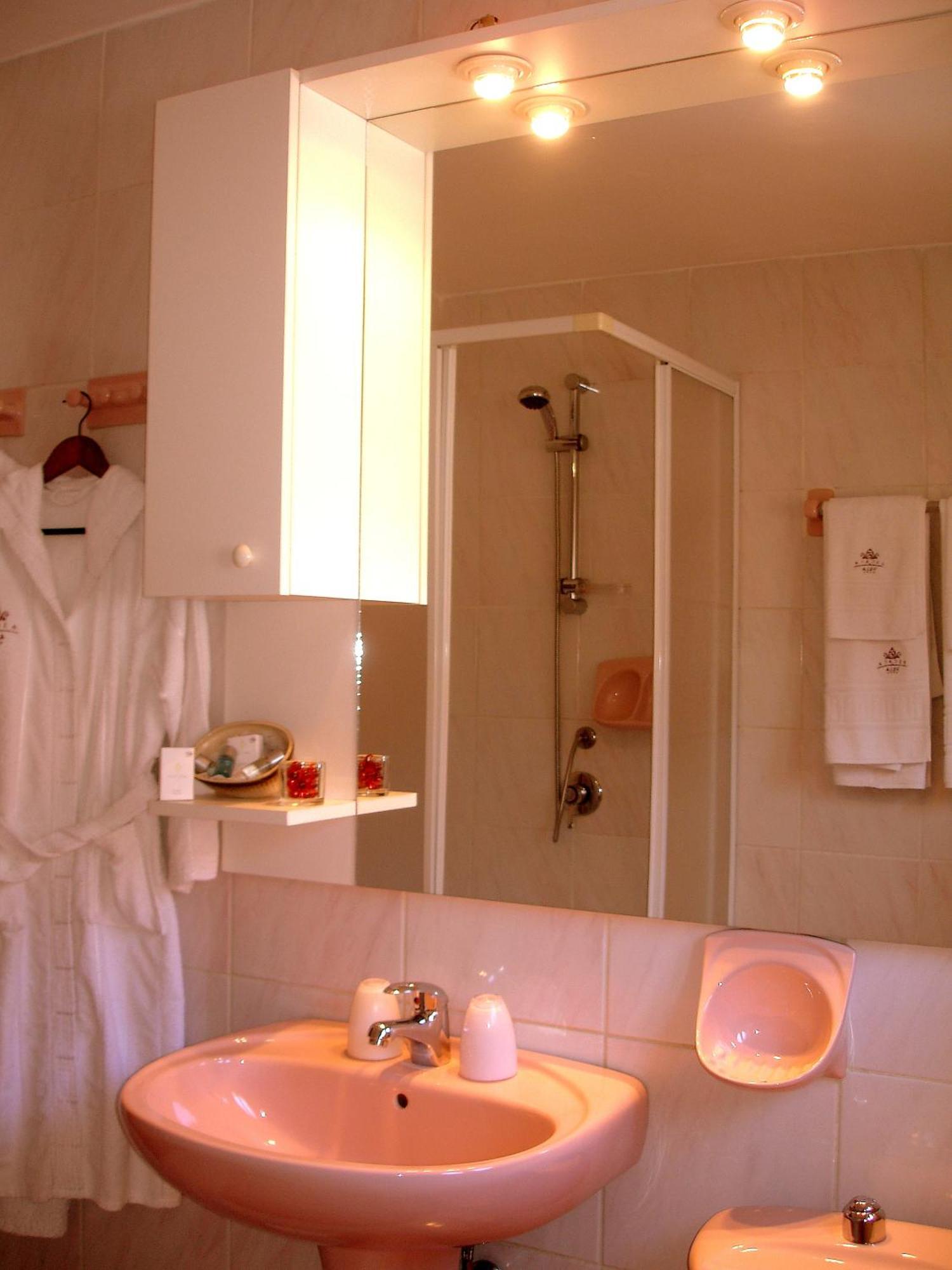 Villa-Hotel Escala Kluż-Napoka Zewnętrze zdjęcie
