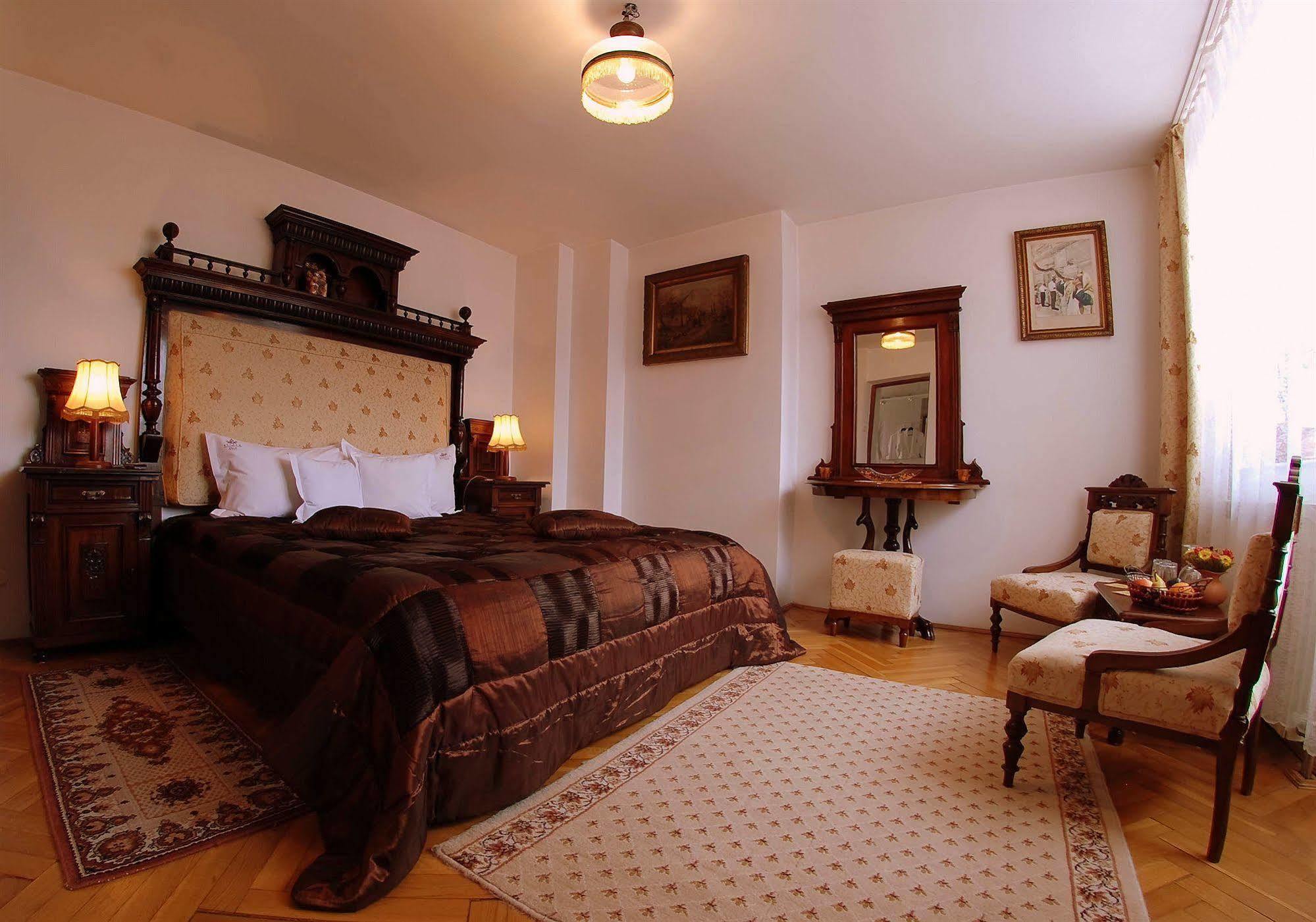 Villa-Hotel Escala Kluż-Napoka Zewnętrze zdjęcie