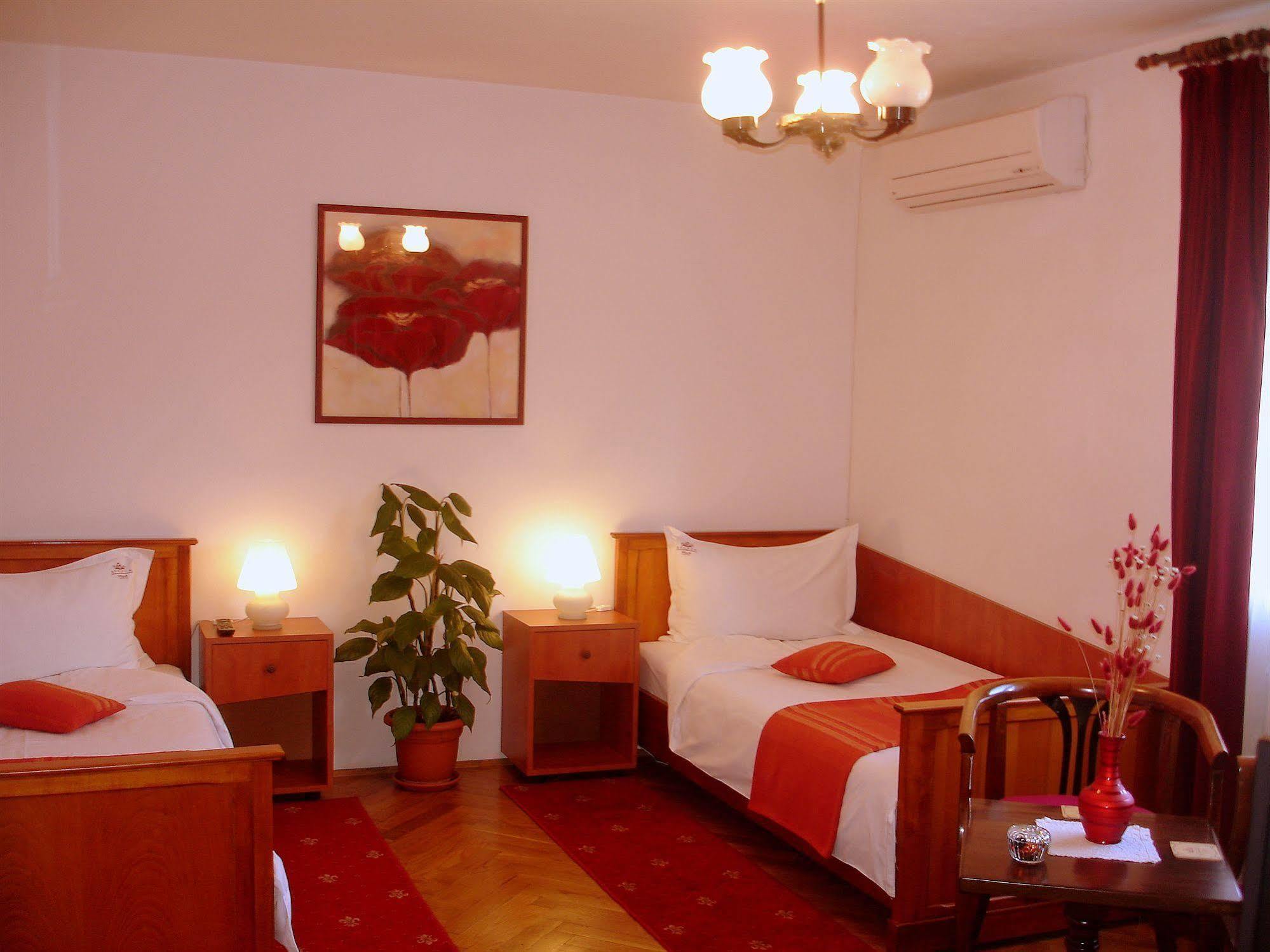 Villa-Hotel Escala Kluż-Napoka Zewnętrze zdjęcie