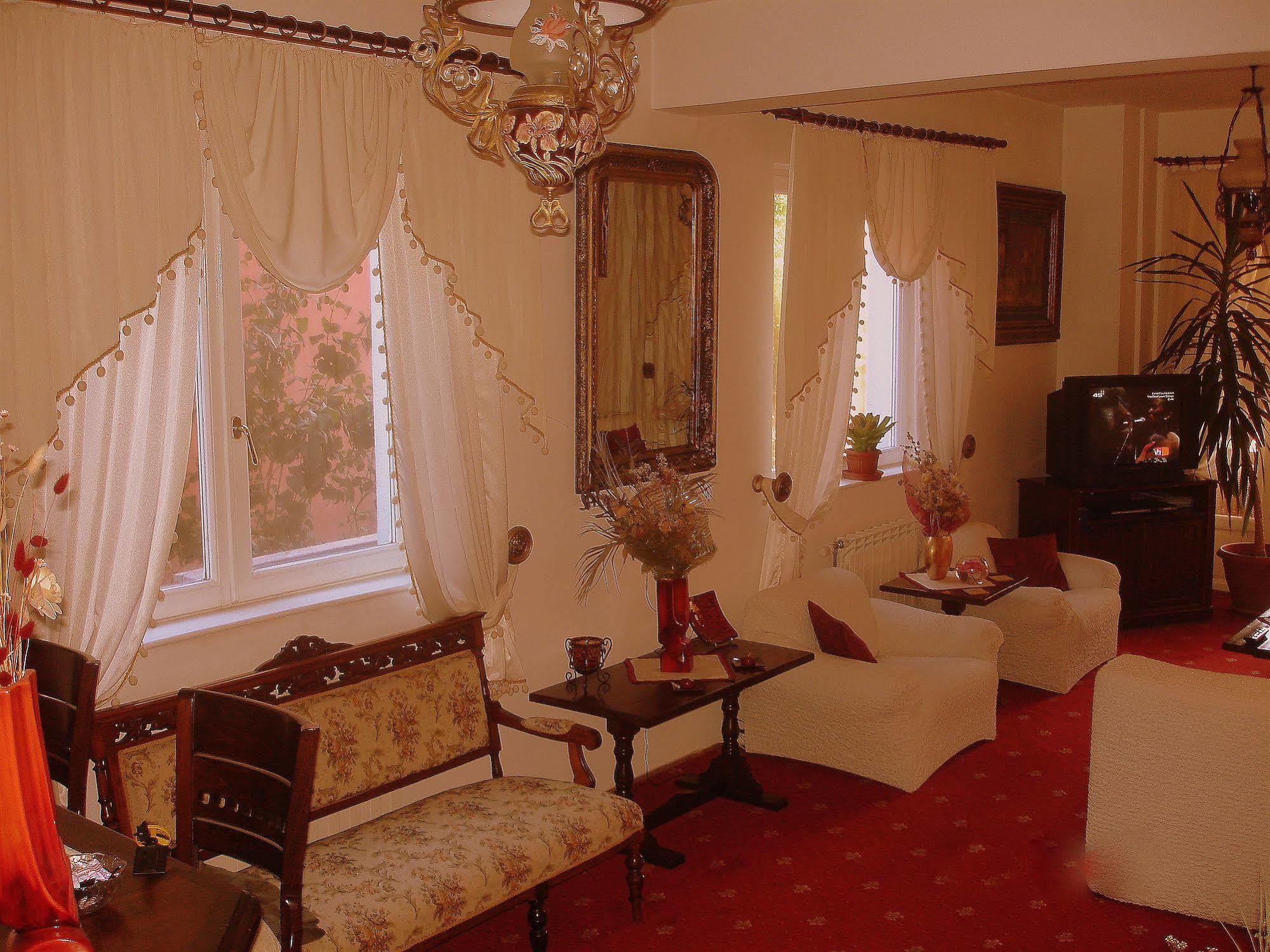Villa-Hotel Escala Kluż-Napoka Zewnętrze zdjęcie